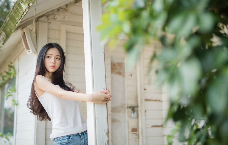 众人正在寒暄，邓贤带着人匆匆赶来，向庞统和魏延抱了抱拳道：“士元先生，大事不好，刘璝将军带着人杀向刺史府，要杀刘璋，您快去看看吧。”